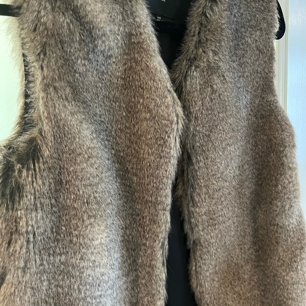 Talula Faux Rabbit Fur Vest- ARITZIA XXS- NWOT